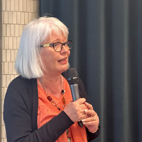 Personal Brainer Eija Pelkosen pääsanoma: Tunteiden johtamisesta on tullut sekä tiimien että organisaatioiden selviytymisen kannalta yksi ydinasioista.